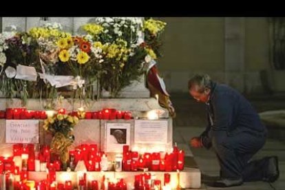 En Madrid, la plaza de Colón ha sido punto de encuentro de los católicos para rendir homenaje a Juan Pablo II.