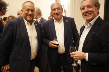 Gerardo Álvarez Courel, José Pellitero y Javier Vega. RAMIRO/FERNANDO OTERO