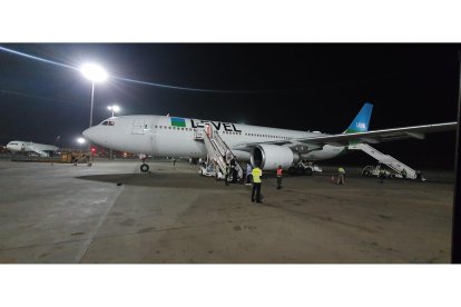 El avión que tuvo que ser desviado, finalmente, en su destino. MANUEL FÉLIX