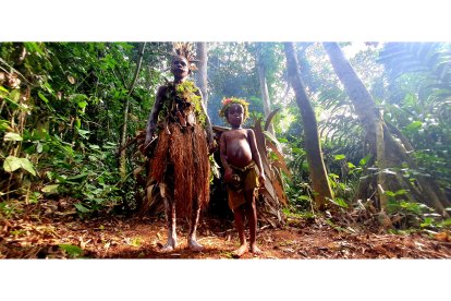 Bosquimanos pigmeos en la selva del Congo. MANUEL FÉLIX
