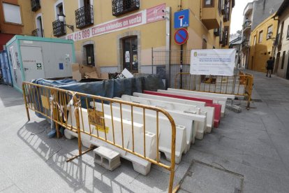 Material en la calle Rañadero, que lleva ahí tiempo.