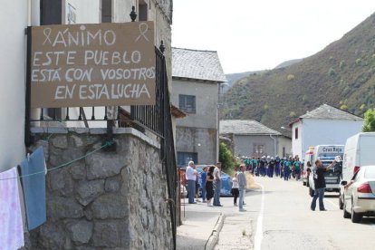 Cartel que se encuentra en un pueblo de la III Marcha Minera. NOBERTO.