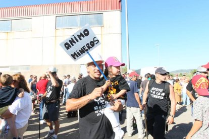 Mineros durante la III Marcha Minera. NOBERTO