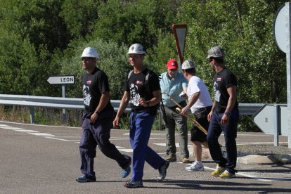 Mineros durante la III Marcha Minera.  NOBERTO