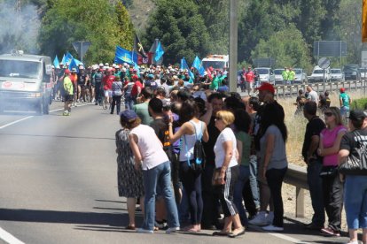 Mineros durante la III Marcha Minera.  NOBERTO
