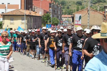 Mineros durante la III Marcha Minera.  NOBERTO