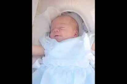 Fecha de nacimiento: 4 de abril <br> Nombre del padre: Alfonso Silvares Vega<br>  Nombre de la madre: Sandra Carbonell González <br>