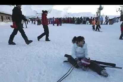 Fueron más de diez mil las personas que se acercaron a San Isidro para disfrutar de la nieve.
