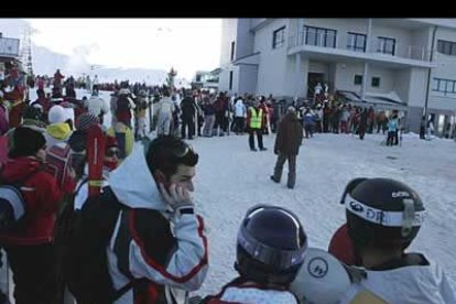 Los principales problemas se registraron en las primeras horas de la mañana. Las colas para sacar los forfaits se prolongaron hasta la hora de duración, lo que puso a prueba la paciencia de los esquiadores.