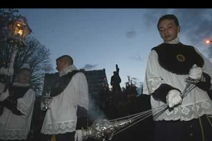 La Virgen de las Angustias, el Nazareno del Dulce Nombre y la Piedad fueron portados con maestría por los hermanos.