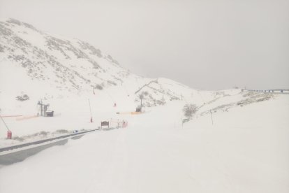 La estación, con un buen manto de nieve