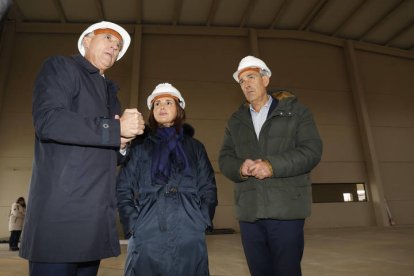 Visita a las obras del pabellón de Puente Castro. FERNANDO OTERO