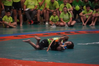 Corro de lucha leonesa Ribera-Montaña. J. NOTARIO