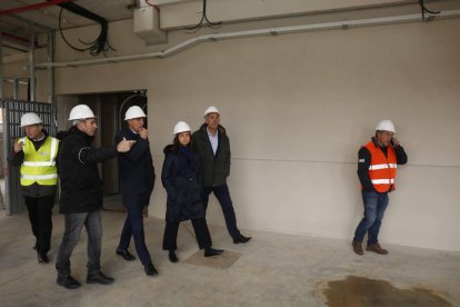 Visita a las obras del pabellón de Puente Castro. FERNANDO OTERO