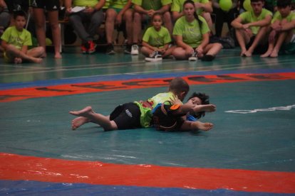 Corro de lucha leonesa Ribera-Montaña. J. NOTARIO