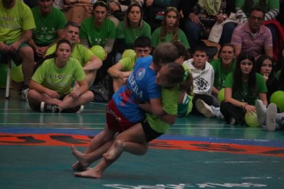 Corro de lucha leonesa Ribera-Montaña. J. NOTARIO