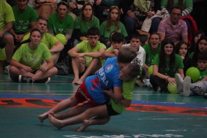 Corro de lucha leonesa Ribera-Montaña. J. NOTARIO