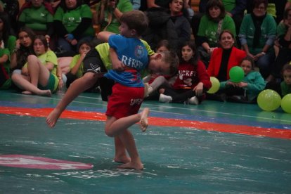 Corro de lucha leonesa Ribera-Montaña. J. NOTARIO