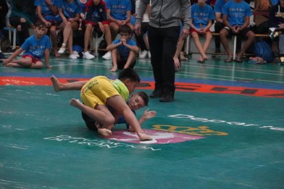 Corro de lucha leonesa Ribera-Montaña. J. NOTARIO