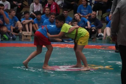 Corro de lucha leonesa Ribera-Montaña. J. NOTARIO