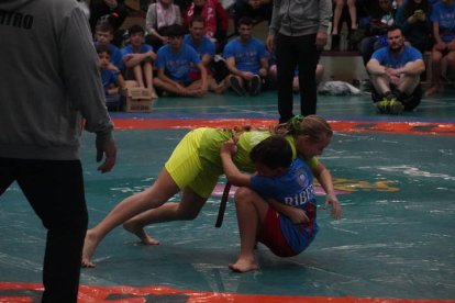 Corro de lucha leonesa Ribera-Montaña. J. NOTARIO