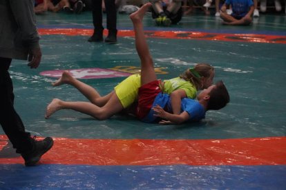 Corro de lucha leonesa Ribera-Montaña. J. NOTARIO