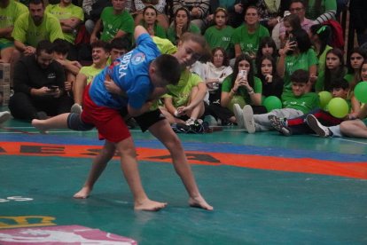 Corro de lucha leonesa Ribera-Montaña. J. NOTARIO