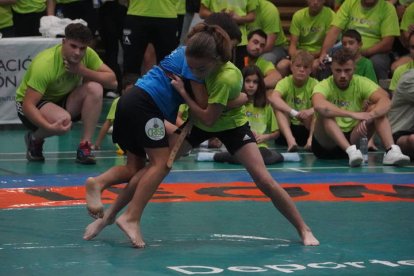 Corro de lucha leonesa Ribera-Montaña. J. NOTARIO