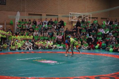 Corro de lucha leonesa Ribera-Montaña. J. NOTARIO