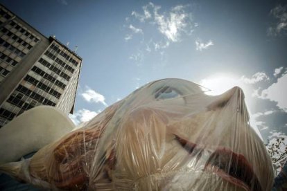 Alguna de las piezas de los monumentos falleros de la sección especial a la espera de su montaje. MIGUEL LORENZO