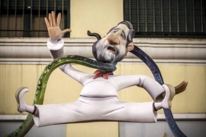 'Ninot' del presidente del Gobierno, Mariano Rajoy, en la plaza del Pilar. MIGUEL LORENZO
