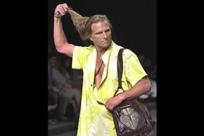 Pocholo Martínez-Bordiú dejó la cabina de pincha discos y se 'desmelenó' en la pasarela.