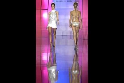 Este desfile ha sido el único en la que han primado los trajes de baño. Los escotes y las espaldas pronunciadas han sido la constante en esta colección con reminiscencias de los 80.