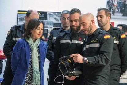 La ministra de Defensa, Margarita Robles, visita este lunes el cuartel general de la Unidad Militar de Emergencias (UME) en Torrejón de Ardoz. FERNANDO VILLAR