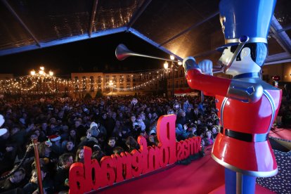 Encendido de la iluminación navideña de Ponferrada. ANA F. BARREDO (4)