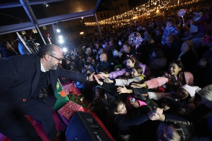 Encendido de la iluminación navideña de Ponferrada. ANA F. BARREDO (6)