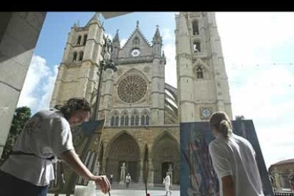 Uno de los principales actos del programa de las fiestas es el concurso de Certámen de Pintura Rápida de la Catedral de León, cuyos beneficios se invertirán en la restauración de dos piezas del Cabildo.