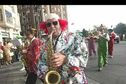 La música no podía faltar en esta explosión de alegría con la que se abrieron las fiestas de la capital leonesa.