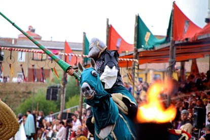 Hospital de Órbigo (León) regresa a la Edad Media para recrear las Justas del Passo Honroso. PEIO GARCÍA