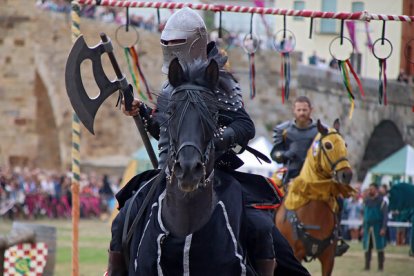 Hospital de Órbigo (León) regresa a la Edad Media para recrear las Justas del Passo Honroso. PEIO GARCÍA