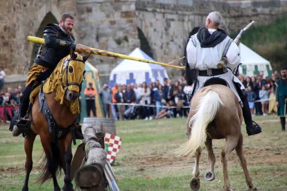 Hospital de Órbigo (León) regresa a la Edad Media para recrear las Justas del Passo Honroso. PEIO GARCÍA