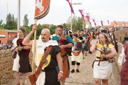 Hospital de Órbigo (León) regresa a la Edad Media para recrear las Justas del Passo Honroso. J. NOTARIO