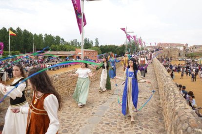 Hospital de Órbigo (León) regresa a la Edad Media para recrear las Justas del Passo Honroso. J. NOTARIO