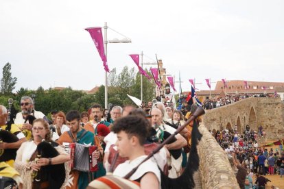 Hospital de Órbigo (León) regresa a la Edad Media para recrear las Justas del Passo Honroso. J. NOTARIO