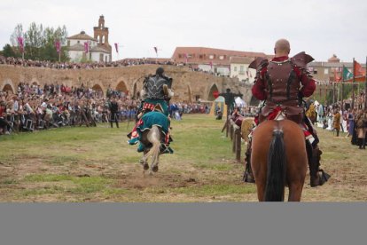 Hospital de Órbigo (León) regresa a la Edad Media para recrear las Justas del Passo Honroso. J. NOTARIO
