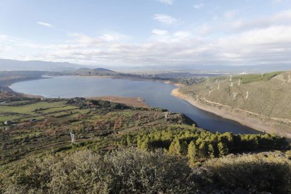 El ya citado embalse de Bárcena, que es el pulmón hídrico del Bierzo bajo y central. L. DE LA MATA