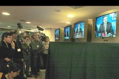 Los nervios no eran pocos en las distintas sedes de los partidos políticos antes de conocerse los resultados.