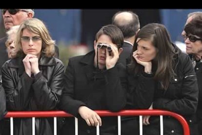 Éstos quisieron echarse a la calle para darle el último adiós.