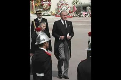 y los reyes de Suecia, Carlos Gustavo y Silvia.