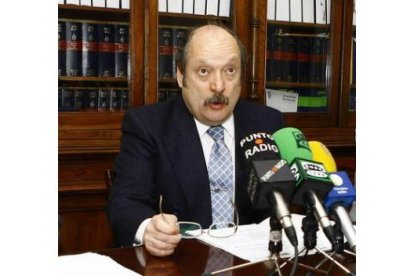 Gavilanes renueva su compromiso en la abogacía leonesa.